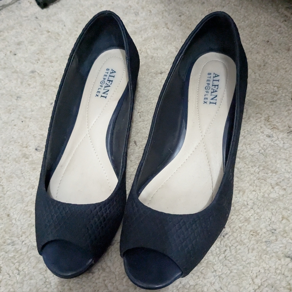 Alfani Step flex 1.5" heel size 7M Navy Blue